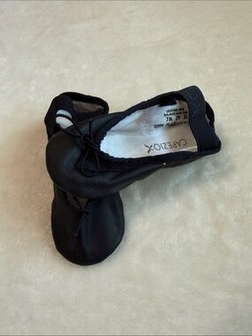 NEW! Capezio Kids Black Leather Ballet Slippers. Size 7 Toddler